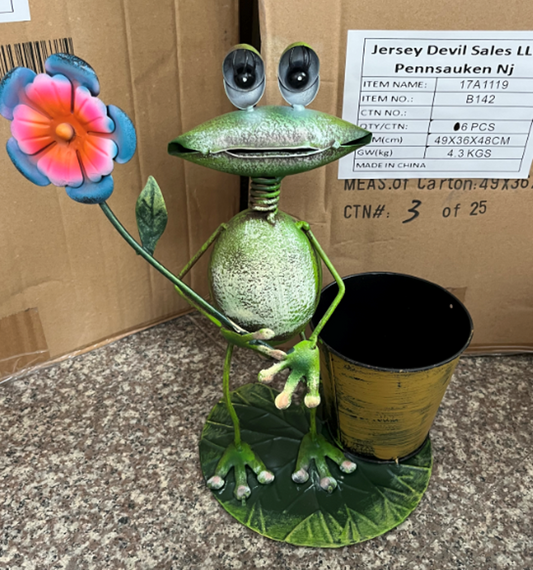 Metal Frog on Lilly Pad Flower Planter